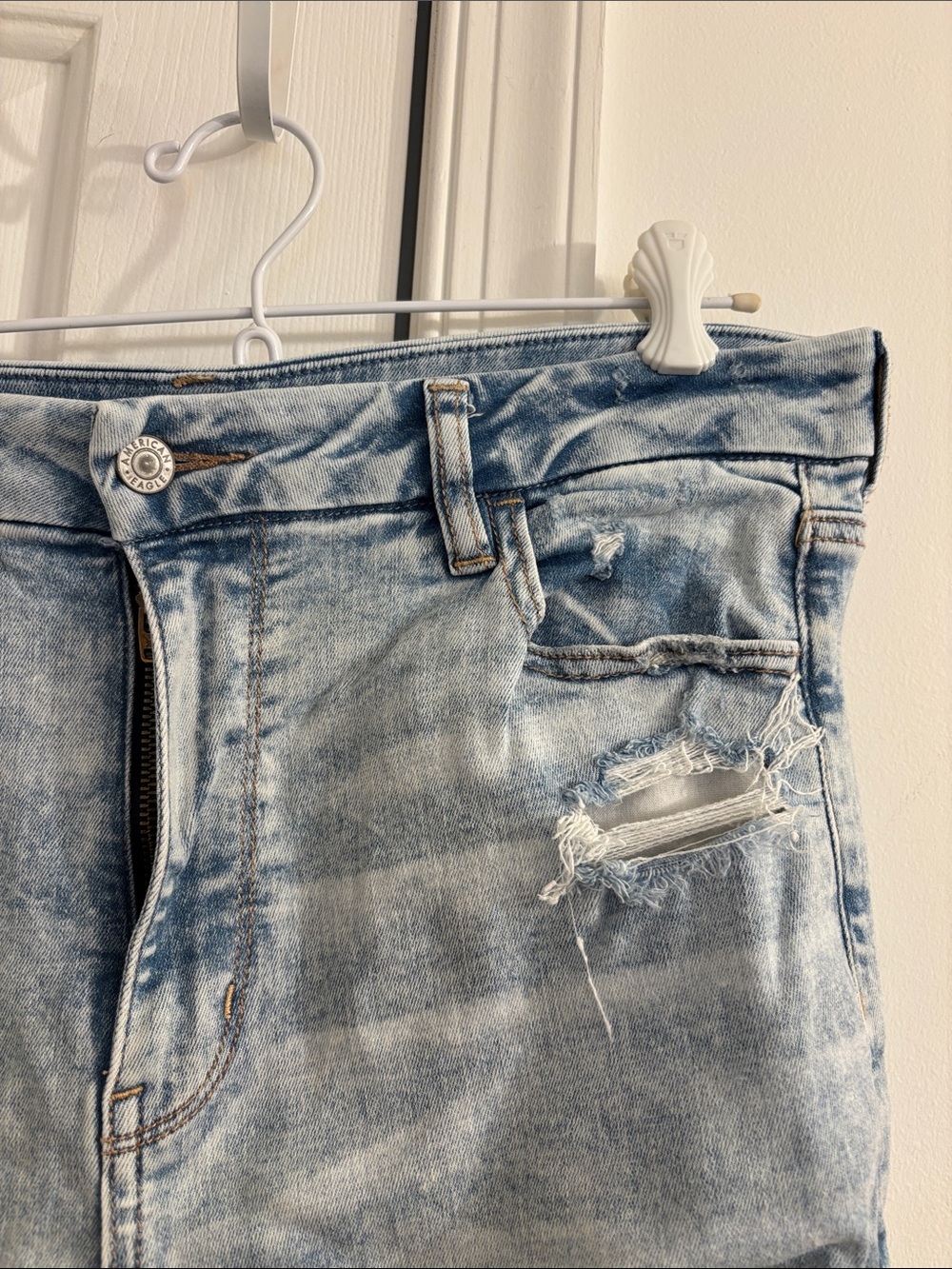 American Eagle Outfitters Light Blue Ripped Skinny Jeans - Picture 4 of 7